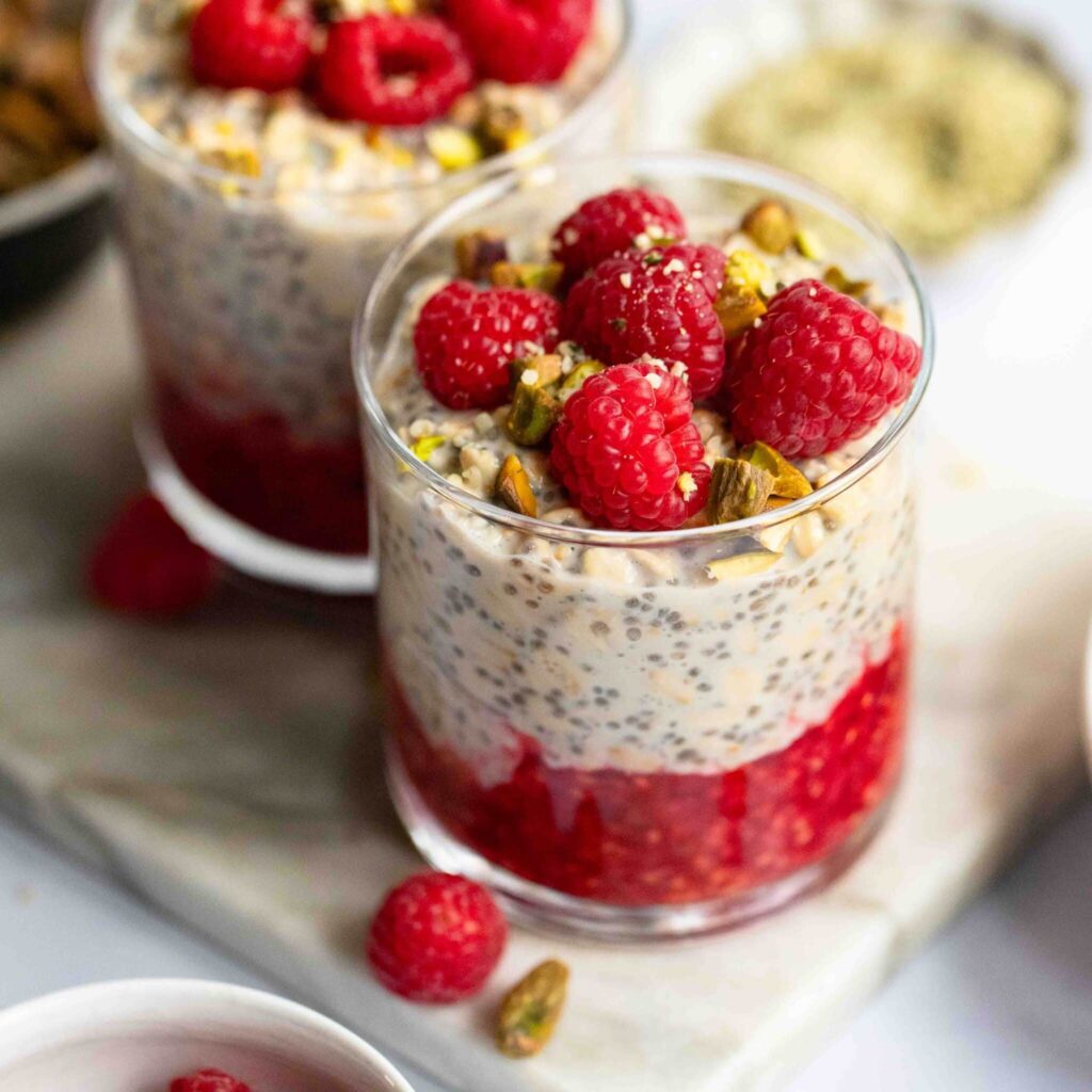 Creamy Raspberry Delight: Overnight Oats Made Easy