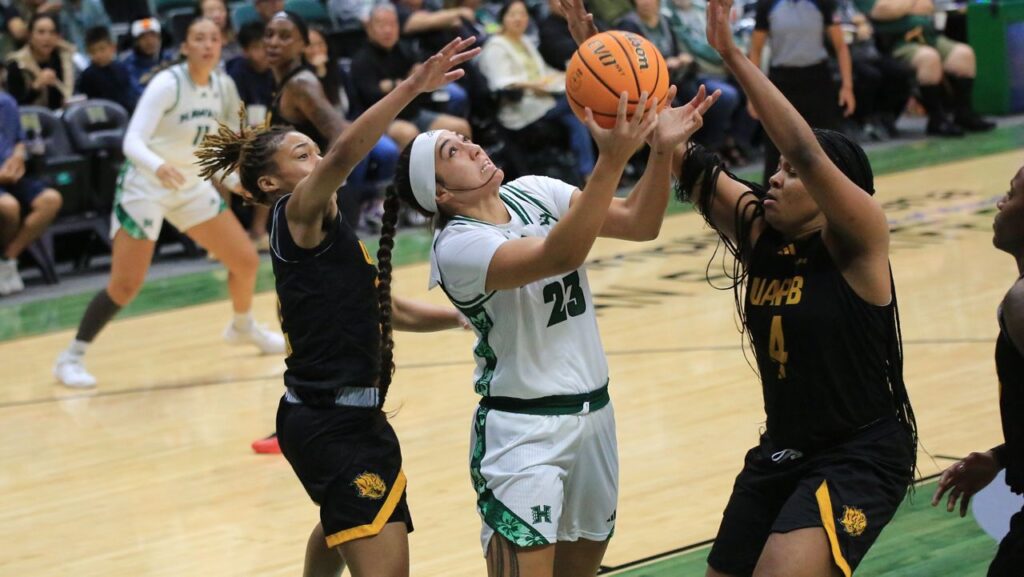 Uh Women's Hoops Shatters Records In Dominant Victory Over Arkansas Pine