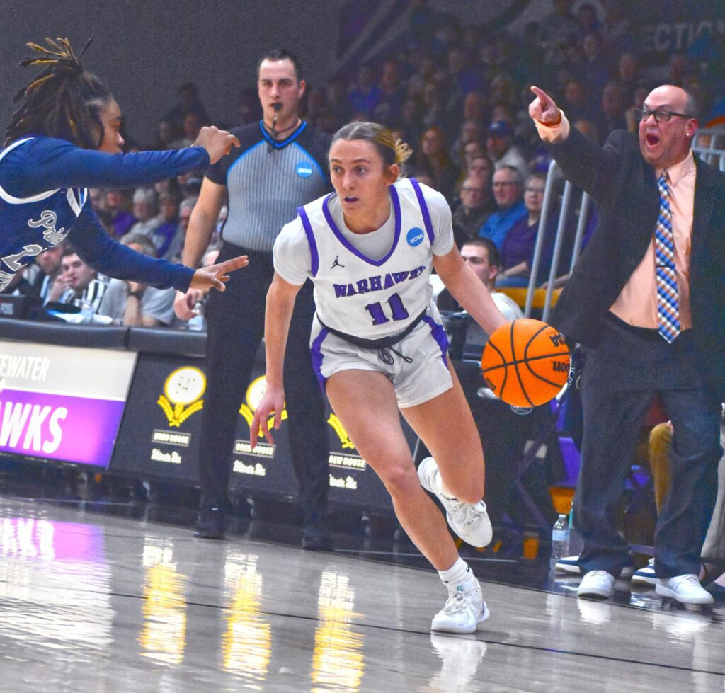 Women's basketball shines bright in sweet 16 celebration