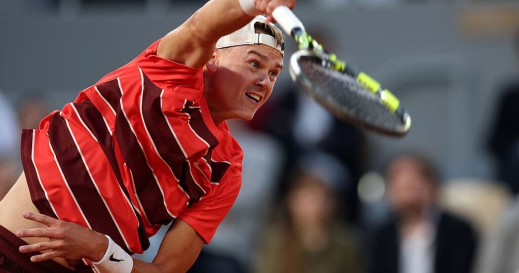 French open 2025 day 4 highlights: alcaraz and swiatek advance,