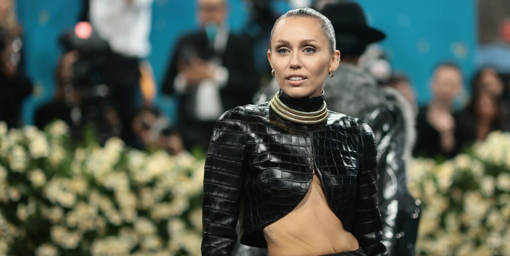 Miley cyrus opens up about her painful onstage ovarian cyst