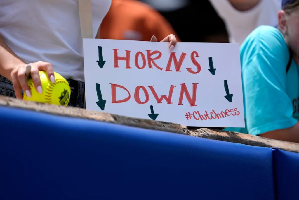 Social media buzzes after sooners fall 4 2 to texas in