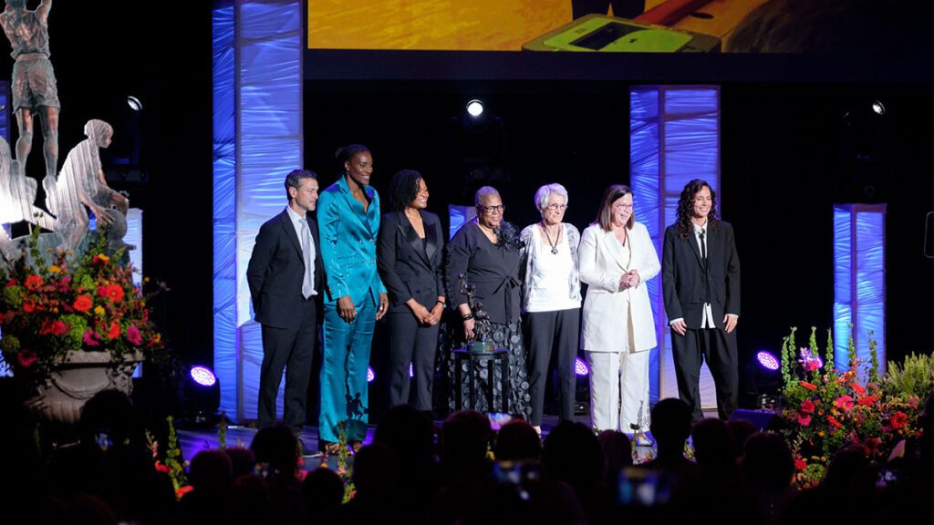 Wnba celebrates legends with women's hall of fame induction