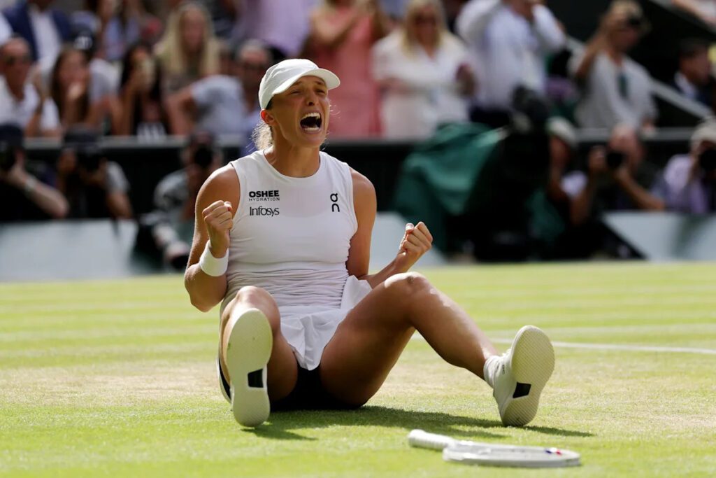 Iga Świątek claims first wimbledon title with dominant victory over