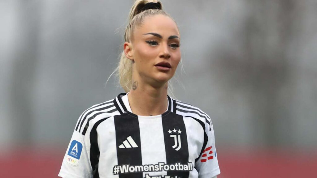 Alisha lehmann joins como women