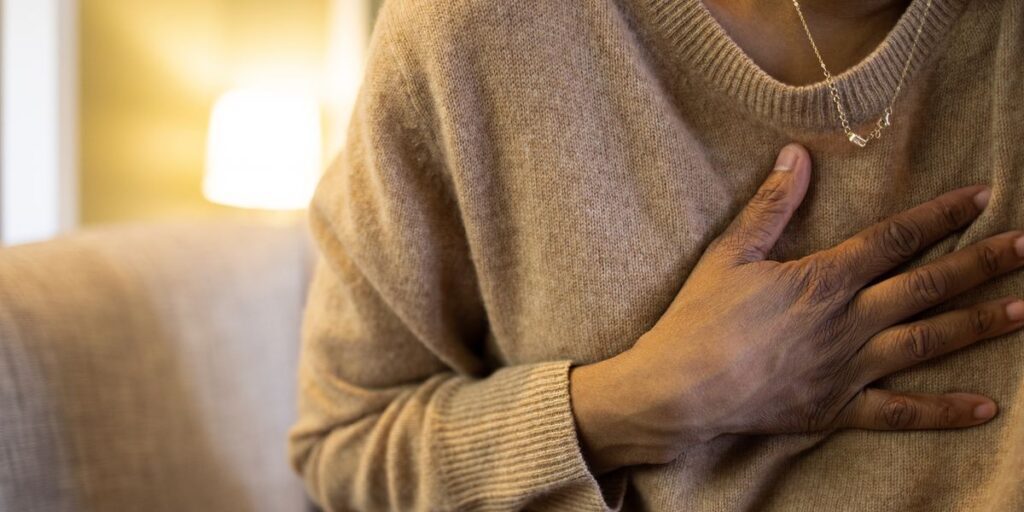 Essential heart attack warning signs every woman should recognize
