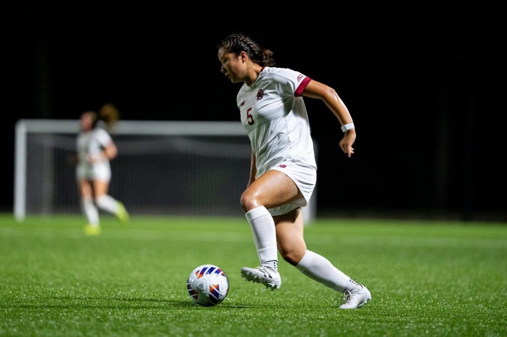 Women's soccer dominates stonehill