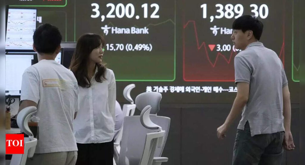 Asian markets climb on fed rate cut optimism as oil