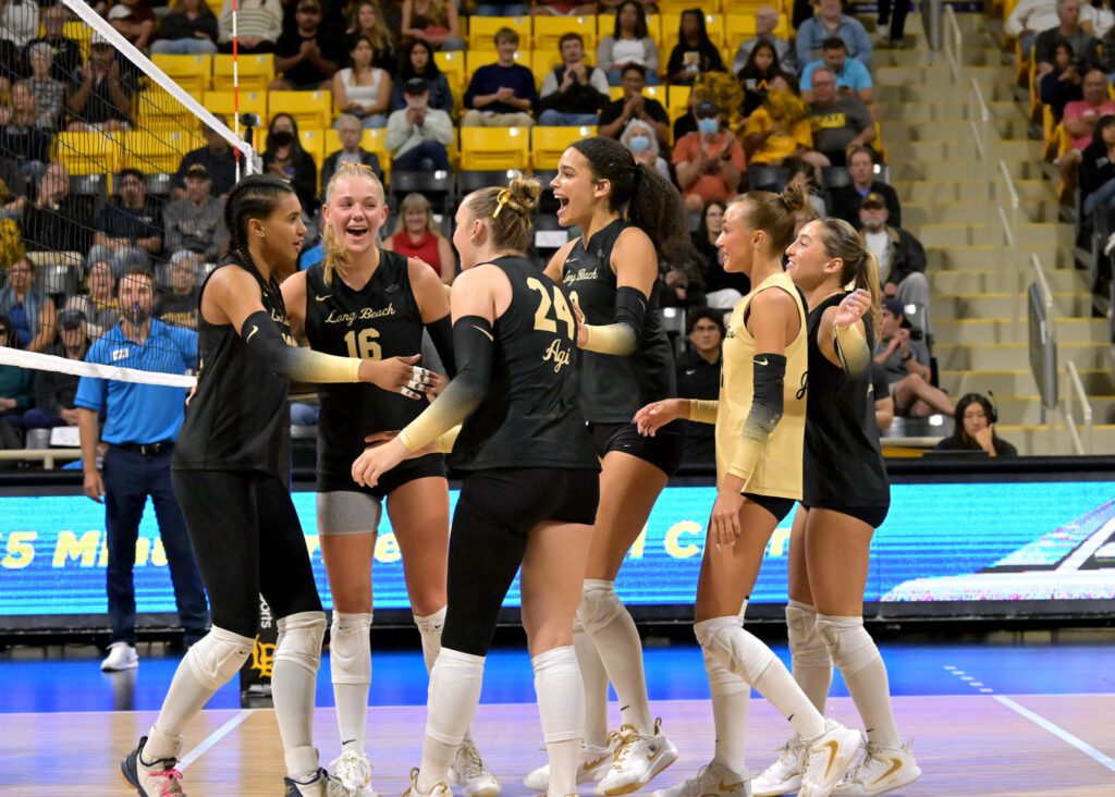 Long beach state women’s volleyball triumphs over san diego state