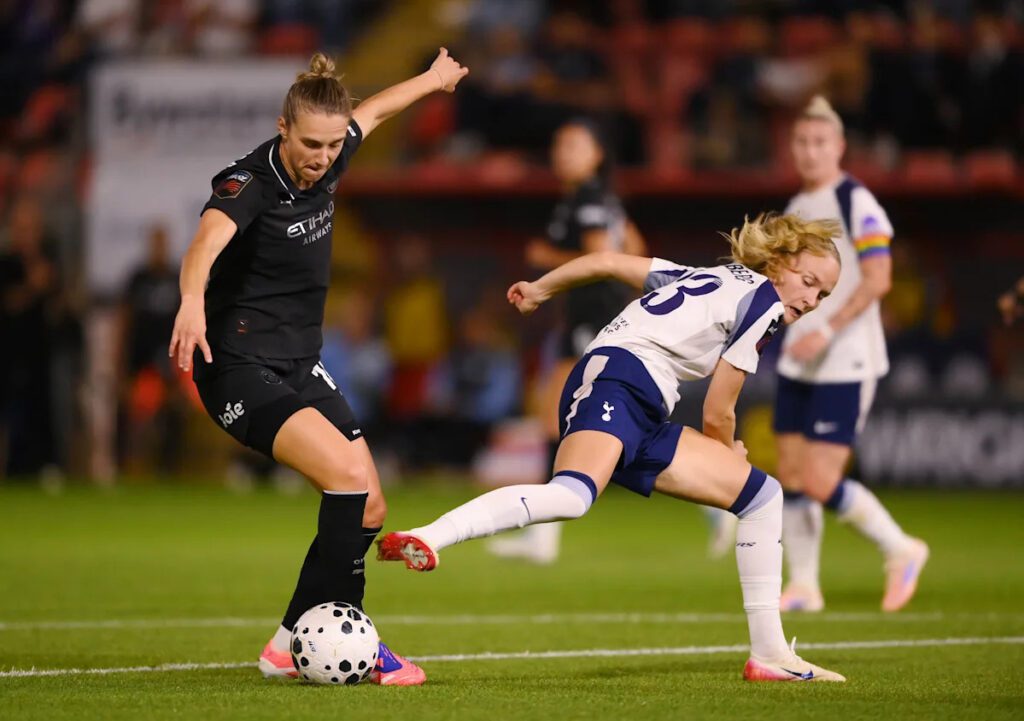 Manchester city women handily defeat spurs