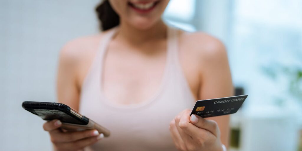 Women share their salaries and spending habits