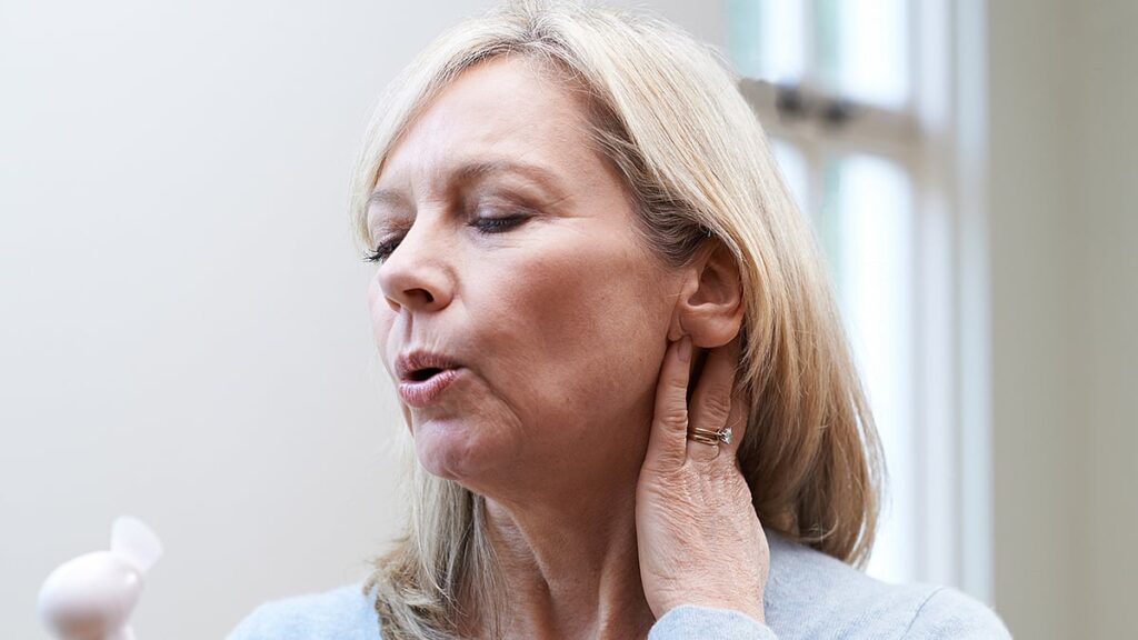 Wrist cooling: a new approach to relieve vasomotor symptoms