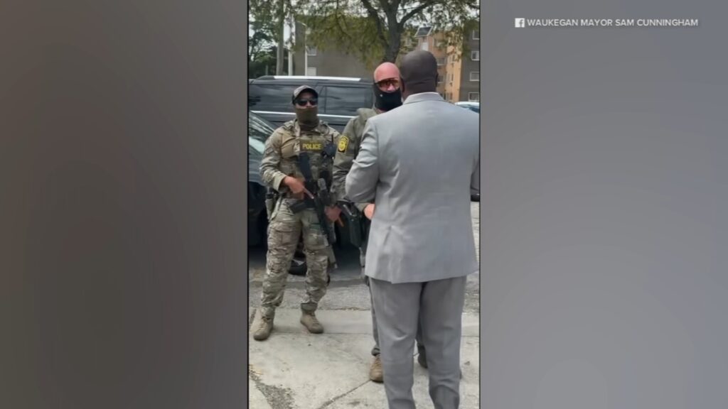 Mayor sam cunningham responds as federal agents detain woman outside