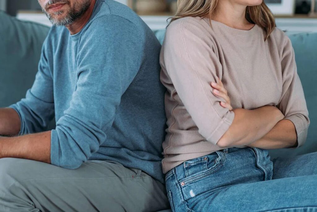 Wife confronts husband over suspicious texts during date night