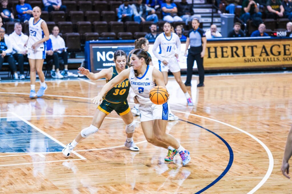 Women's basketball ends exhibition season with thrilling 64 61 victory against