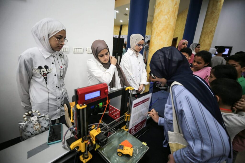 Exploring the gender dynamics of arab women in tech