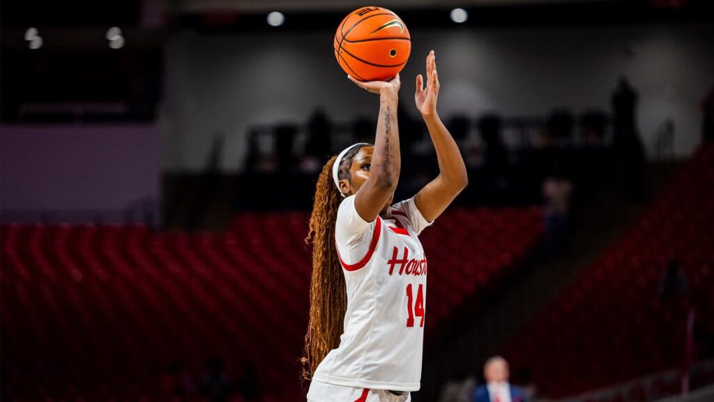Jones Leads Women's Basketball to Victory Over UTRGV