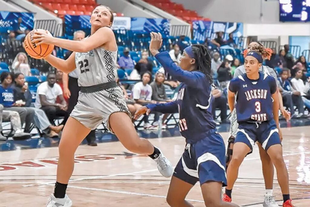 Owls Ready to Kick Off Women's Basketball Season at Belhaven