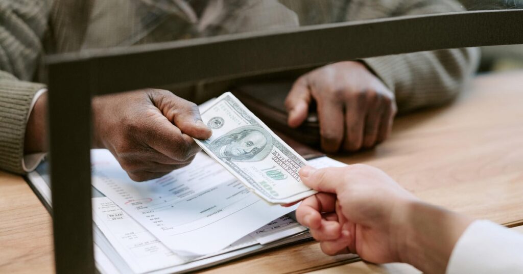 Former metro Atlanta bank teller charged with fraud in alleged